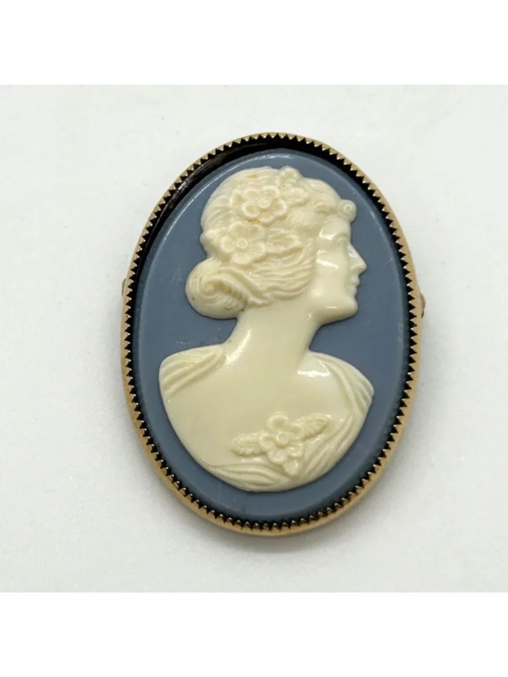 Vintage Acrylic Cameo Brooch Pin Blue Oval Gold Tone Portrait Classic Estate